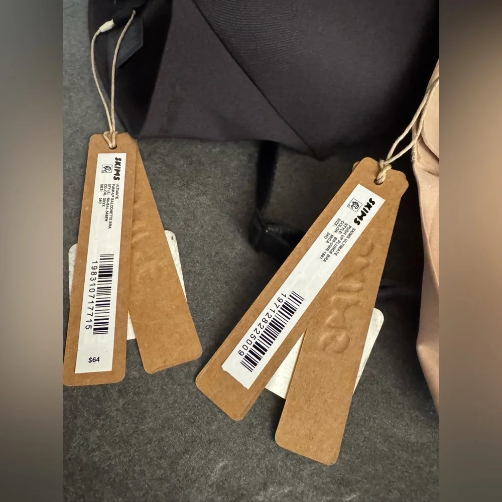 (2) SKIMS 34D Bras - Black/ONYX PUSH UP Balconette and Tan/MICA PUSH UP Plunge - Picture 4 of 9